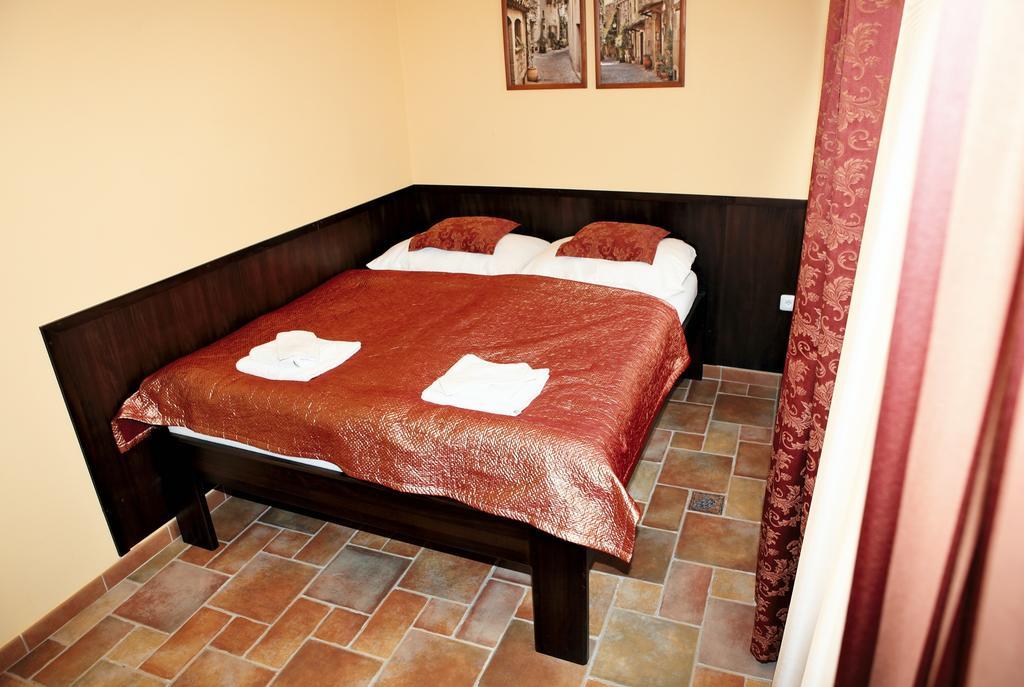 Hotel Pelikán Třeboň Habitación foto